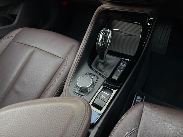 Ｘ１ ｘＤｒｉｖｅ　２０ｉ　ｘライン　全国１年保証／車検２年　ダコタレザーモカシート　ハイラインＰＫＧ　コンフォートＰＫＧ　ドライビングアシストプラス　１８ＡＷ　アクティブクルーズコントロール　ＨＵＤ　シートヒータ　電動トランク（32枚目）