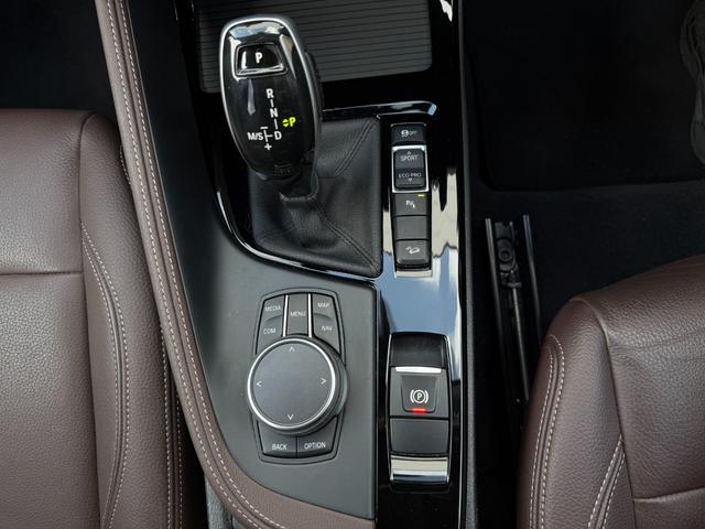 Ｘ１ ｘＤｒｉｖｅ　２０ｉ　ｘライン　全国１年保証／車検２年　ダコタレザーモカシート　ハイラインＰＫＧ　コンフォートＰＫＧ　ドライビングアシストプラス　１８ＡＷ　アクティブクルーズコントロール　ＨＵＤ　シートヒータ　電動トランク（33枚目）