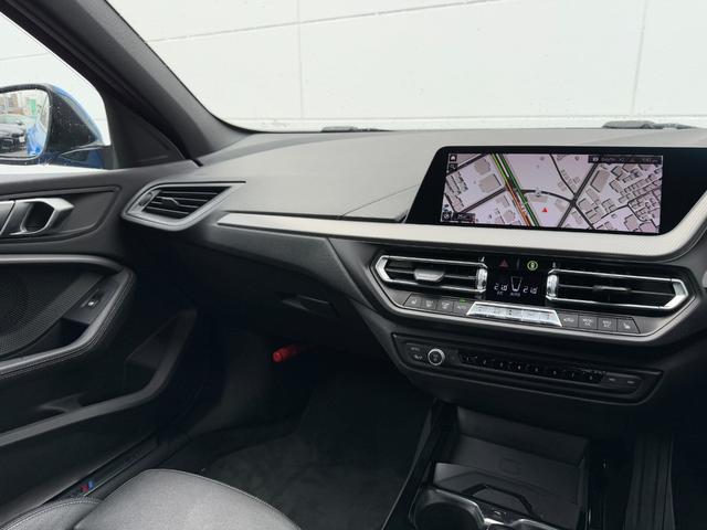 １シリーズ １１８ｉ　Ｍスポーツ　全国２年保証付　コンフォートＰＫＧ　ハイラインＰＫＧ　ダコタレザーブラックシート　１８ＡＷ　アクティブクルーズコントロール　電動トランク　ＣａｒＰｌａｙ　ＬＥＤライト　アンビエントライト　シートヒータ（24枚目）