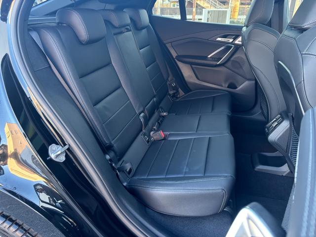 Ｘ２ ｘＤｒｉｖｅ　２０ｉ　Ｍスポーツハイラインパッケージ　ブラックレザーシート・パノラマガラスルーフ・ｈａｒｍａｎ／ｋａｒｄｏｎ・全周囲カメラ・ＡｐｐｌｅＣａｒＰｌａｙ・ヘッドアップディスプレイ・アンビエントライト・シートヒーター・電動トランク・２０ＡＷ（12枚目）