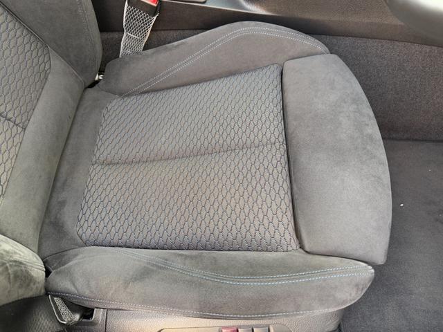 １シリーズ １１８ｄ　Ｍスポーツ　サンルーフ　電動シート　アクティブクルーズコントロール　ＬＥＤヘッドライト　ＨＤＤナビ　Ｂｌｕｅｔｏｏｔｈ　ＣＤ／ＤＶＤ　１８インチＡＷ　認定中古車保証１年　弊社下取り車　ＥＴＣ車載機　フロアマット（10枚目）