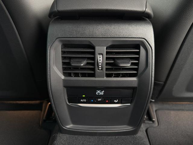 ３シリーズ ３２０ｉツーリング　Ｍスポーツ　全国２年保証付　アルカンタラ／センサテックブラックシート　１８インチＡＷ　ＡＣＣ　ハンズオフアシスト　全周囲カメラ　ヘッドアップディスプレイ　電動トランク　ＬＥＤライト　ＡｐｐｌｅＣａｒＰｌａｙ（14枚目）