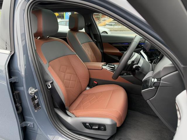 5シリーズ 525Li エクスクルーシブ Mスポーツ 2028年5月まで保証付 弊社元試乗車 スカイラウンジサンルーフ コッパーブラウン/アトラスグレーレザー 20AW Bowers&Wilkinsオーディオ シートヒーター 前席シートベンチレーション(7枚目)