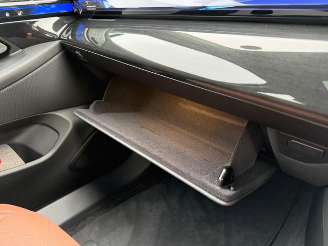 5シリーズ 525Li エクスクルーシブ Mスポーツ 2028年5月まで保証付 弊社元試乗車 スカイラウンジサンルーフ コッパーブラウン/アトラスグレーレザー 20AW Bowers&Wilkinsオーディオ シートヒーター 前席シートベンチレーション(43枚目)