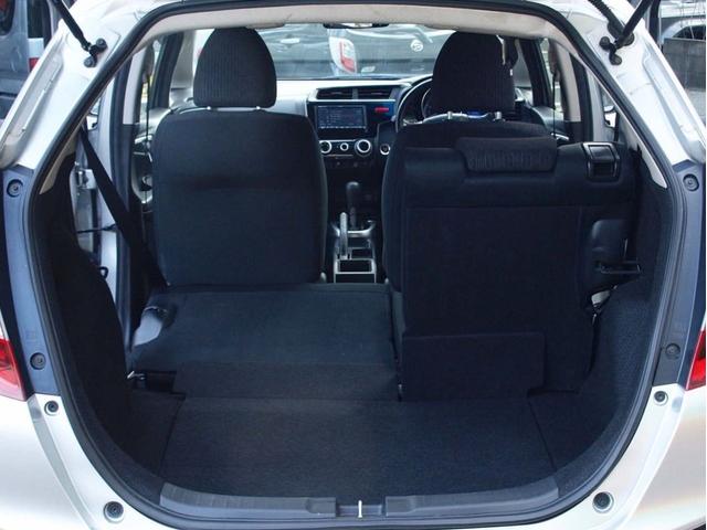 フィット １３Ｇ・Ｆパッケージ　ＢＬＵＥＴＯＯＴＨ付パナソニック製ＳＤナビ　Ｂカメラ　アンテナ分離型ＥＴＣ　スマ－トキ－　運転／助手席ＳＲＳ　分割可倒式リアシート　ＵＶカット／プライバシーガラス　衝突安全ボディー　盗難防止システム（6枚目）