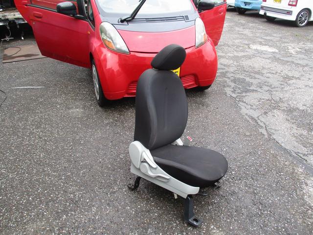 フィット １３Ｇ・Ｆパッケージ　ＢＬＵＥＴＯＯＴＨ付パナソニック製ＳＤナビ　Ｂカメラ　アンテナ分離型ＥＴＣ　スマ－トキ－　運転／助手席ＳＲＳ　分割可倒式リアシート　ＵＶカット／プライバシーガラス　衝突安全ボディー　盗難防止システム（50枚目）