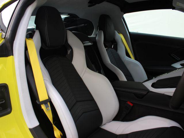 シボレーコルベット シルバーフレイムシリーズ 法人1オーナー 限定外装カラー アクセラレートイエローメタリック イエローブレーキキャリパー イエローシートベルト カーボンフラッシュペイントホイル(5枚目)