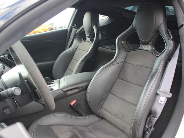 シボレーコルベット Ｚ０６　２０１６モデルＺ０６　ＬＴ４スーパーチャージド６５９ｐｓエンジン　マットブラックラッピング　ブラックペイントホイール　シートヒーター・ベンチレーション　アップルカープレイ対応　地デジ・ナビ（4枚目）