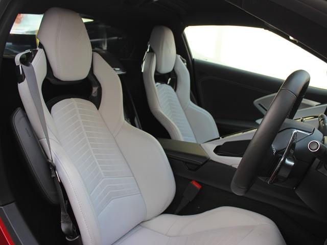 シボレーコルベット ２ＬＴ　２０２３モデルコルベット２ＬＴ　フロントリフター　シートヒーター・ベンチレーション　クラウドストリーミングナビ　レッドミスト外装　スカイクールグレー内装　アップルカープレイ・ａｎｄｒｏｉｄオート対応（4枚目）