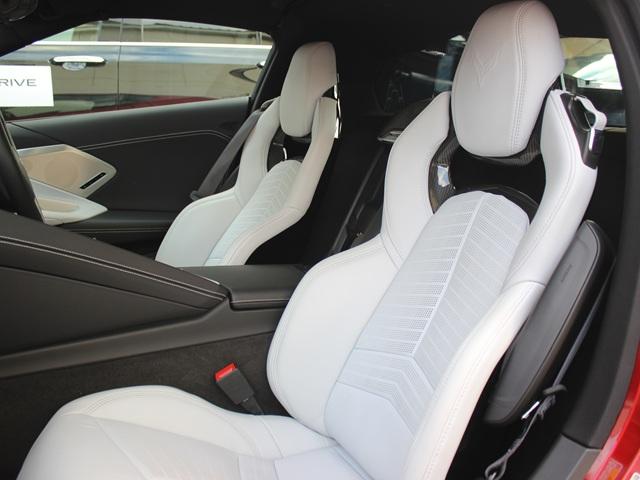 シボレーコルベット ２ＬＴ　２０２３モデルコルベット２ＬＴ　フロントリフター　シートヒーター・ベンチレーション　クラウドストリーミングナビ　レッドミスト外装　スカイクールグレー内装　アップルカープレイ・ａｎｄｒｏｉｄオート対応（5枚目）