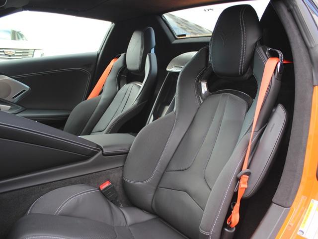 シボレーコルベット コンバーチブル　７０周年記念モデル　フロントリフター　アップルカープレイ・ａｎｄｒｏｉｄオート対応　クラウドストリーミングナビ　ＢＯＳＥサウンドシステム　センターストライプ　シートヒーター・ベンチレーション（5枚目）