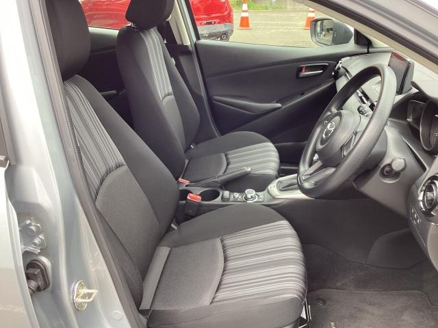 ＭＡＺＤＡ２ １．５　１５Ｓ　マツダコネクトナビ　スマートインＥＴＣ　前後パーキングセンサー　横滑り防止機能　衝突軽減　オートライト　盗難防止システム　ＬＥＤライト　フルオートエアコン　記録簿　ＥＴＣ付き　Ｐセンサー　Ｂカメラ（7枚目）