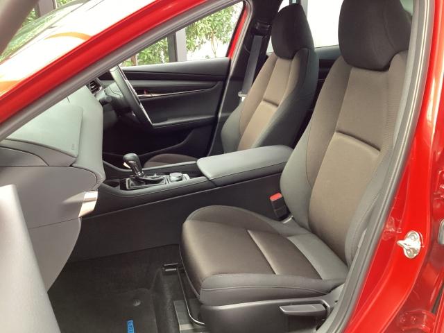 MAZDA3セダン 1.5 15S ツーリング 9/18 太田第二京浜行 車線逸脱警報 360°カメラ レーダークルーズ スマートブレーキサポート クリアランスソナー ミュージックプレイヤー接続可 LEDヘッド ドラレコ DVD ナビ&TV ETC(8枚目)