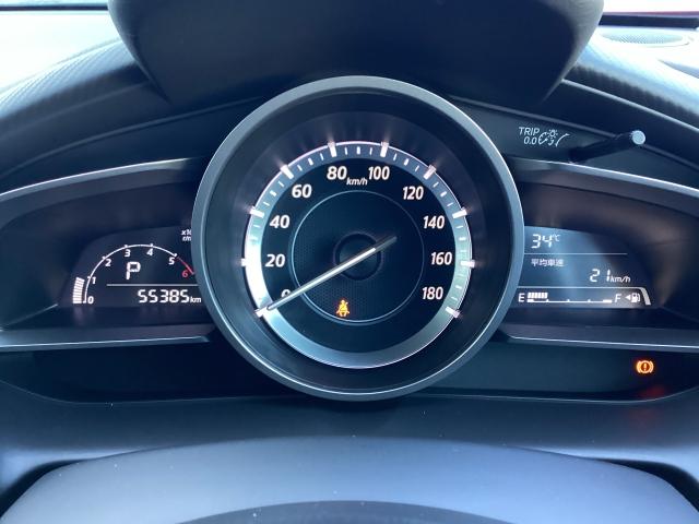 ”ドライバーを中心に一つ一つ丹念に磨き、力強さと上質さが融合した上質なデザインを採用しました！シンプルながらも落ち着いたメーターパネルは大人な雰囲気を演出します。”