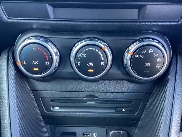 温度の設定のみで快適な風量やモードなどを自動調整してくれるフルオートエアコンを装備！