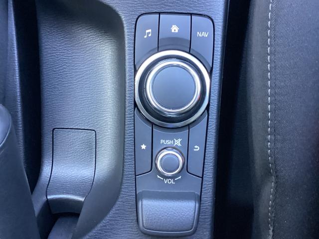 コマンダーコントローラーは腕を自然に下した位置に設置されており、手元を見なくても操作ができる優れもの！