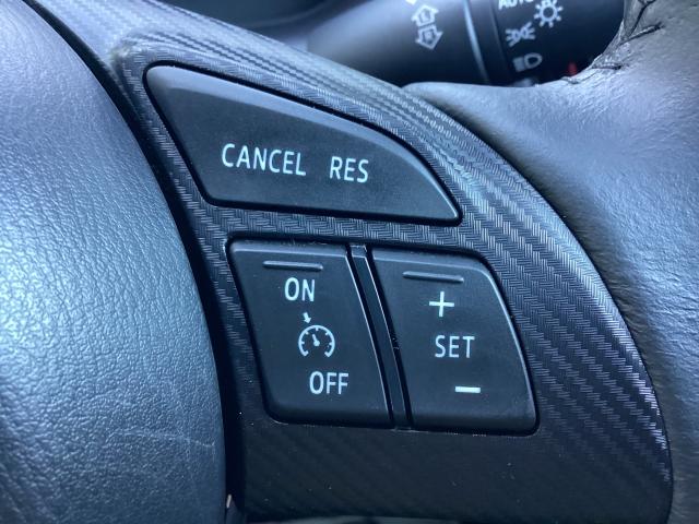 クルーズコントロールをセットすると、アクセルを踏まずに設定速度で定速走行ができ、高速時に於けるドライバーの負担軽減を図り快適走行ができます。