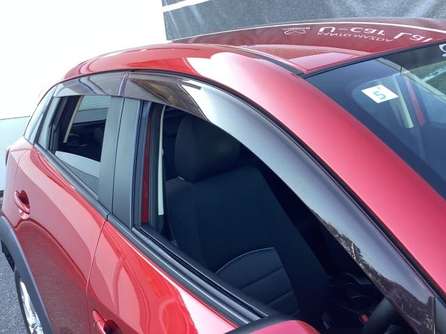 アクリルバイザー付で雨の日の換気もＯＫです！