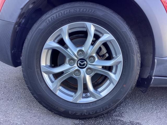 純正アルミホイールがボディデザインをより一層引き立たせます。