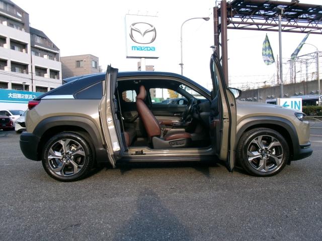 MX-30 2.0 インダストリアル クラシック インダストリアル Bluetooth接続 地デジ LEDヘッドライト レーダークルーズコントロール レーンアシスト 1オーナー 衝突軽減 ETC車載器 電動シート メモリーナビ シートヒーター 禁煙車(5枚目)