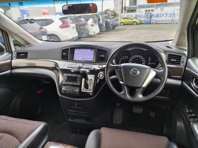 エルグランド ２．５　２５０ハイウェイスター　※メーカーラインナビ＋地デジ＋全周囲カメラ　リアカメラ　ＰＳ　キーフリー　サイドカメラ　サイドエアバック　ＴＶナビ　記録簿有　ＥＴＣ付　パワーウインドウ　運転席エアバッグ　メモリーナビ　ＡＢＳ　助手席エアバッグ　ワンセグＴＶ　スマートキ（4枚目）