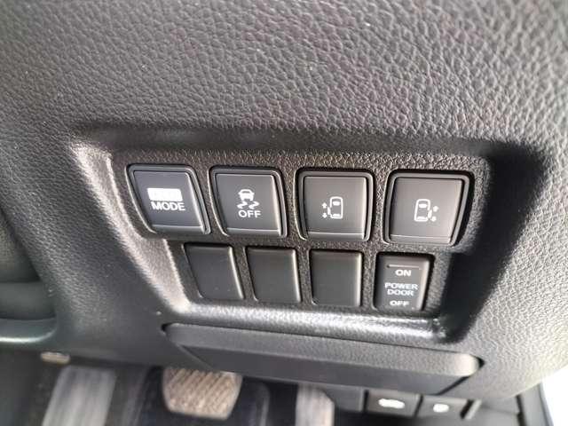 エルグランド ２．５　２５０ハイウェイスター　※メーカーラインナビ＋地デジ＋全周囲カメラ　リアカメラ　ＰＳ　キーフリー　サイドカメラ　サイドエアバック　ＴＶナビ　記録簿有　ＥＴＣ付　パワーウインドウ　運転席エアバッグ　メモリーナビ　ＡＢＳ　助手席エアバッグ　ワンセグＴＶ　スマートキ（10枚目）