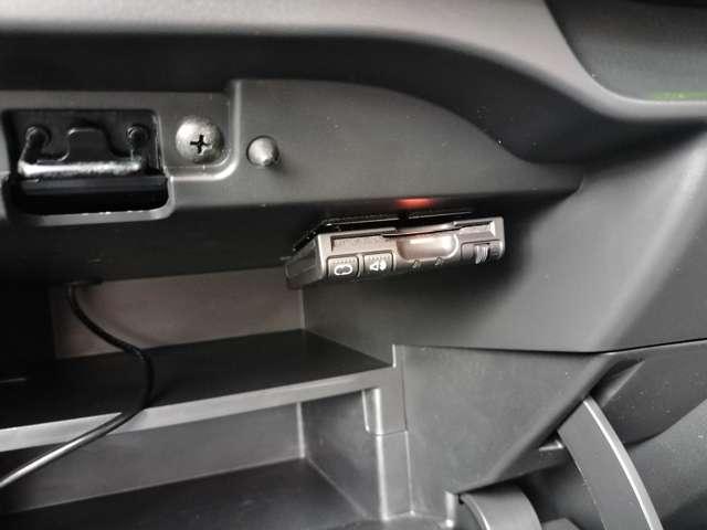 ノート 1.2 e-POWER メダリスト ※純正メモリーナビ+地デジ+全周囲カメラ 被害軽減ブレーキ TVナビ バックモニター インテリキー 盗難防止装置 LEDランプ 車線逸脱警報システム キーフリー アルミホイール ETC オートエアコン 記録簿 パワーウインドウ メモリーナビ(9枚目)