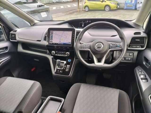 セレナ ｅ－パワー　ハイウェイスターＶ　３６０°カメラ　エマジェンシーブレーキ　スマキー　バックカメラ　ＬＥＤ　レーンアシスト　点検記録簿付　ＥＴＣ　ドラレコ　イモビ　サイドカーテンエアバック　フルオートエアコン　アルミホイール　エアバック（4枚目）