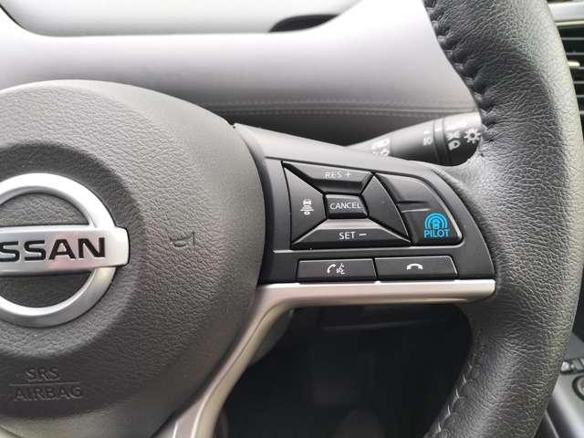 セレナ ｅ－パワー　ハイウェイスターＶ　３６０°カメラ　エマジェンシーブレーキ　スマキー　バックカメラ　ＬＥＤ　レーンアシスト　点検記録簿付　ＥＴＣ　ドラレコ　イモビ　サイドカーテンエアバック　フルオートエアコン　アルミホイール　エアバック（10枚目）