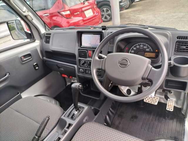 NT100クリッパートラック GX 衝突軽減システム ETC付き 切替4WD パワーウインド キーレスエントリー ドライブレコーダー ナビテレビ AC 記録簿 パワーステアリング レーンキープ エアバッグ ABS 助手席エアバック(4枚目)