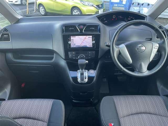 セレナ ２．０　ハイウェイスター　Ｖセレクション＋ＳａｆｅｔｙＩＩ　Ｓ－ＨＹＢＲＩＤ　踏み間違い防止装置　Ｒカメラ　インテリジェントキー　レーンキープ　パワーステアリング　ＥＴＣ　クルーズコントロール　ワンセグテレビ　メモリーナビ　ナビＴＶ　ＡＢＳ　キーフリー　パワーウィンドウ　アルミ（4枚目）