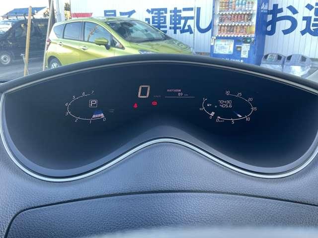 セレナ ２．０　ハイウェイスター　Ｖセレクション＋ＳａｆｅｔｙＩＩ　Ｓ－ＨＹＢＲＩＤ　踏み間違い防止装置　Ｒカメラ　インテリジェントキー　レーンキープ　パワーステアリング　ＥＴＣ　クルーズコントロール　ワンセグテレビ　メモリーナビ　ナビＴＶ　ＡＢＳ　キーフリー　パワーウィンドウ　アルミ（6枚目）