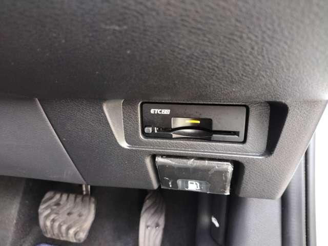 ノート オーテック 全方位 衝突被害軽減装置 レーンキープ 盗難防止 点検記録簿 LEDヘッド バックモニター インテリジェントキー ETC エアバッグ ナビ・TV メモリーナビ アルミホイール オートエアコン フルセグ(9枚目)