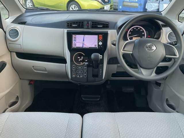 デイズ Ｘ　Ｖセレクション＋セーフティＩＩ　全周カメラ　衝突軽減Ｂ　ナビＴＶ　アイドルストップ　記録簿　リアカメラ　オートエアコン　キーレスエントリー　パワーウィンドウ　サイドモニター　パワーステアリング　ＡＢＳ　フルセグ　運転席エアバック（4枚目）