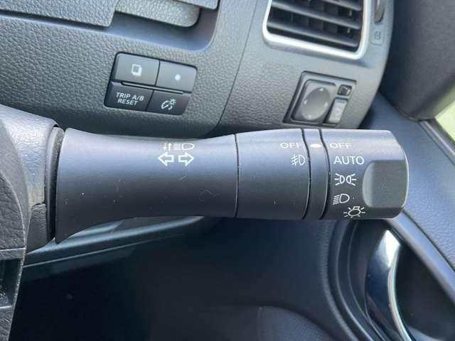 セレナ ハイウェイスター Vセレクション+セーフティII 踏み間違い防止装置 Rカメラ インテリジェントキー レーンキープ パワーステアリング ETC クルーズコントロール フルセグテレビ メモリーナビ ナビTV ABS キーフリー パワーウィンドウ アルミ(10枚目)