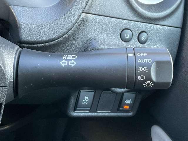 ノート e-パワー X 360°カメラ 記録簿付 Rカメラ 運転席助手席エアバック レーンキープ AUTOエアコン 盗難防止システム サイドカメラ 運転席エアバッグ キーレスエントリー LEDヘッド ETC車載器 パワステ(8枚目)