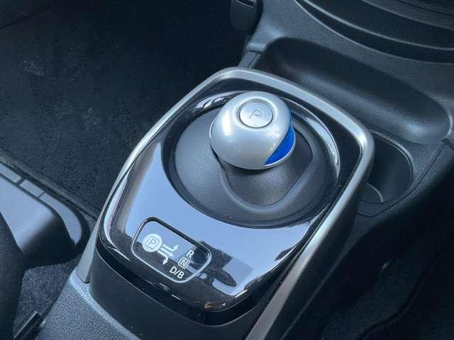 ノート e-パワー X 360°カメラ 記録簿付 Rカメラ 運転席助手席エアバック レーンキープ AUTOエアコン 盗難防止システム サイドカメラ 運転席エアバッグ キーレスエントリー LEDヘッド ETC車載器 パワステ(14枚目)