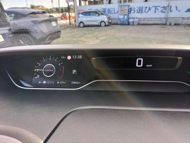 セレナ ハイウェイスターV アルミ 衝突被害軽減 LDP エアバッグ 両側オートスライドドア LEDライト インテリジェントキー 点検記録簿 メモリーナビ アダプティブクルーズコントロール アイドリングストップ ナビTV ABS(5枚目)