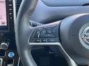 【ステアリングスイッチ】運転中に前方から目線をそらすことなくオーディオ等の操作が可能な便利機能!安心&快適なドライブを演出してくれます。