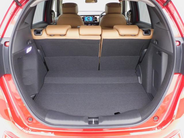 フィット e:HEVリュクス 4WD 無限エアロ ホンダセンシング コネクトディスプレイ(ナビゲーション・地デジ・Bluetoothオーディオ) マルチビューカメラ ETC2.0 アルミホイール(6枚目)