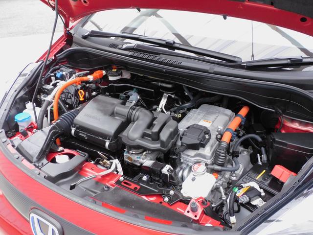 フィット e:HEVリュクス 4WD 無限エアロ ホンダセンシング コネクトディスプレイ(ナビゲーション・地デジ・Bluetoothオーディオ) マルチビューカメラ ETC2.0 アルミホイール(14枚目)