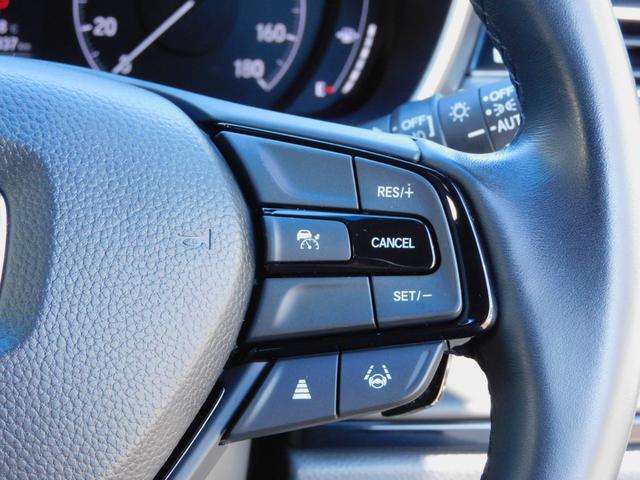 �a�ؒǏ]�@�\�t�`�b�b�E���[�_�[�Z���T�[�ƃJ��������s�ԂƂ̎Ԋԋ����𑪒肵�āA�a�؎��ɓK�؂ȉ��������s���A�Ԋԋ�����ێ����Ȃ���A�^�]�҂��u���[�L���𑀍삹���ɑ��s�A��ԏo����悤�x������V�X�e��