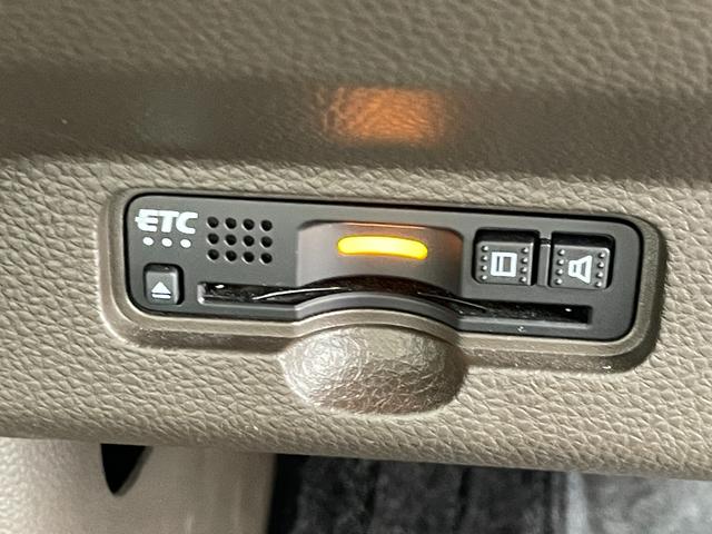 運転席左下にＥＴＣがついています。