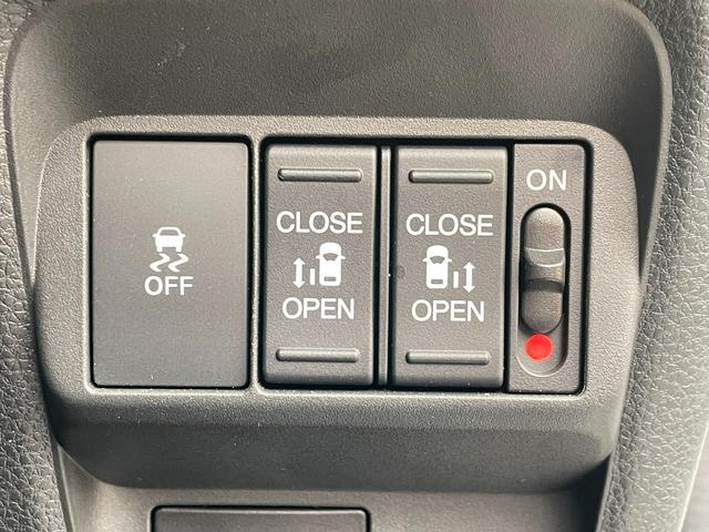 �^�]�ȉE���ɓd���X���C�h�h�A�̃X�C�b�`�Ɖ�����h�~�y�u�r�`�z�̃X�C�b�`�����Ă��܂��B