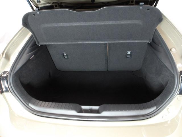 MAZDA3ファストバック 2.0 20S レトロスポーツエディション マツダコネクトナビ 360°カメラ BOSE ETC レーンキープアシスト パワーシート シートヒーター フルセグTV MRCC 車線逸脱 障害物センサー カープレイ 禁煙 スマートキー フルセグTV(12枚目)