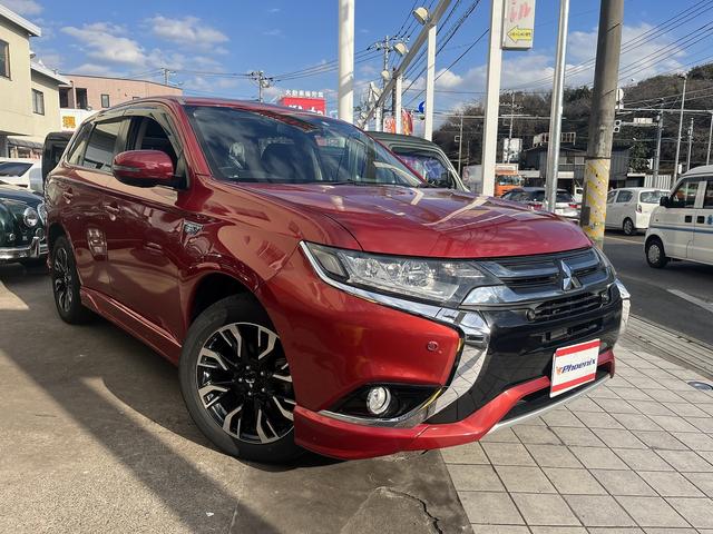 アウトランダーＰＨＥＶ ＧセーフティＰ４ＷＤ☆ＳＤ全方位カメラ☆後席モニター☆サンＲ　☆後期スタイリングパッケージ　Ｅアシスト　ＯＰサンルーフ＆レザーシート　全方位カメラ　ツインナビ　フルセグ　ＤＶＤ再生　ＢＴ　クリアランスソナー　レーダクルーズ　ドラレコ　シート＆ステアリングヒーター（4枚目）