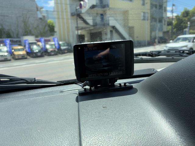 ハイゼットカーゴ クルーズターボリミテッド カスタム仕様!ハイルーフ!禁煙車!ターボ!5速マニュアル!SEIN SSアルミホイール!ドライブレコーダー!ディーラーオプションオーバーヘッドコンソール!キーレスエントリー!電動格納ミラー!フォグ!(64枚目)