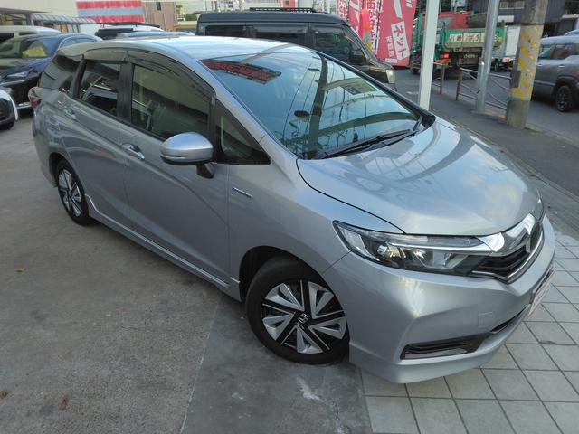 シャトル ハイブリッド　ホンダセンシング　ストラーダＳＤナビ☆Ｂｌｕｅｔｏｏｔｈ☆バックカメラ☆セルスタードラレコ☆アダクティブクルコン☆レーンキープ☆オートライト☆ソナー☆衝突軽減ブレーキ☆純正トノカバー☆禁煙車☆スマートキー☆ＥＴＣ（5枚目）