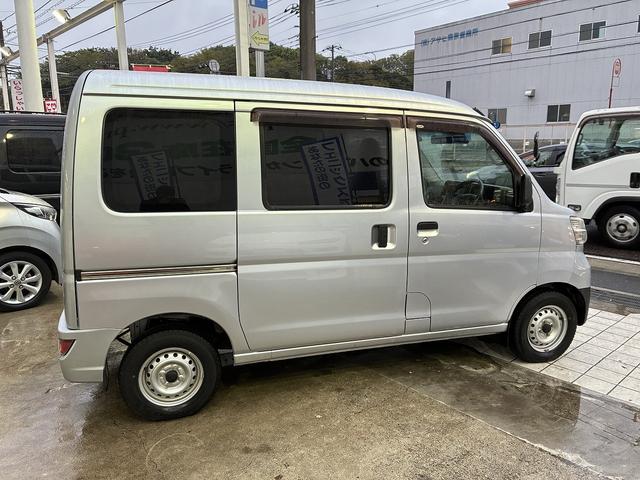 ハイゼットカーゴ ＤＸ　ＳＡＩＩＩ　ＨＲ☆ＳＡ３☆純正オーディオ☆ＯＰ大型室内ＬＥＤ灯☆ＯＰ間仕切りカーテン☆オーバーヘッドコンソール☆ＬＥＤヘッドライト☆衝突軽減ブレーキ☆レーンキープ☆オートハイビーム☆パワーウィンドウ☆ＡＢＳ☆（5枚目）