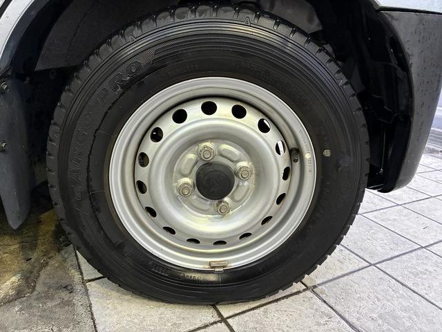 ハイゼットカーゴ ＤＸ　ＳＡＩＩＩ　ＨＲ☆ＳＡ３☆純正オーディオ☆ＯＰ大型室内ＬＥＤ灯☆ＯＰ間仕切りカーテン☆オーバーヘッドコンソール☆ＬＥＤヘッドライト☆衝突軽減ブレーキ☆レーンキープ☆オートハイビーム☆パワーウィンドウ☆ＡＢＳ☆（10枚目）